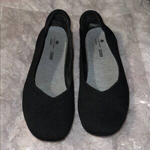 Clarks Women's Elegant Black slip on ballet flats